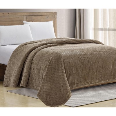 Noble House Extra Heavy and Plush Chevron Braided Blanket